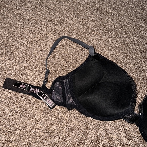 Victoria Secret Bra - Picture 4 of 9